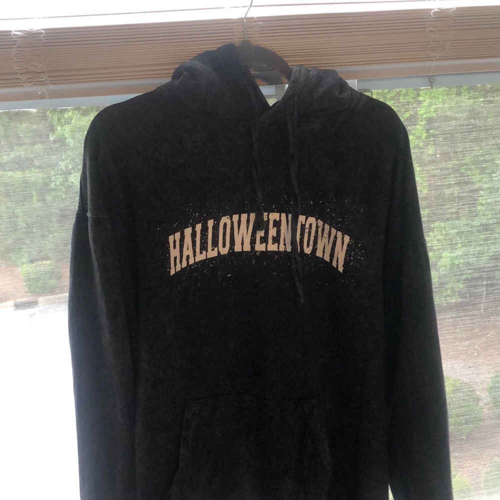 Halloweentown Sweat shirt!